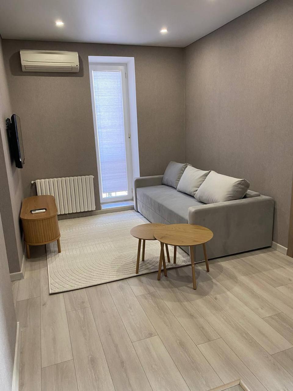 Apartpoltava Двокімнатні Апартаменти З Джакузі Біля Листопаду Exterior photo